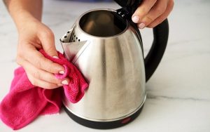 4 Cách Vệ Sinh Ấm Siêu Tốc Bị Đóng Cặn – Giữ Nước Luôn Sạch